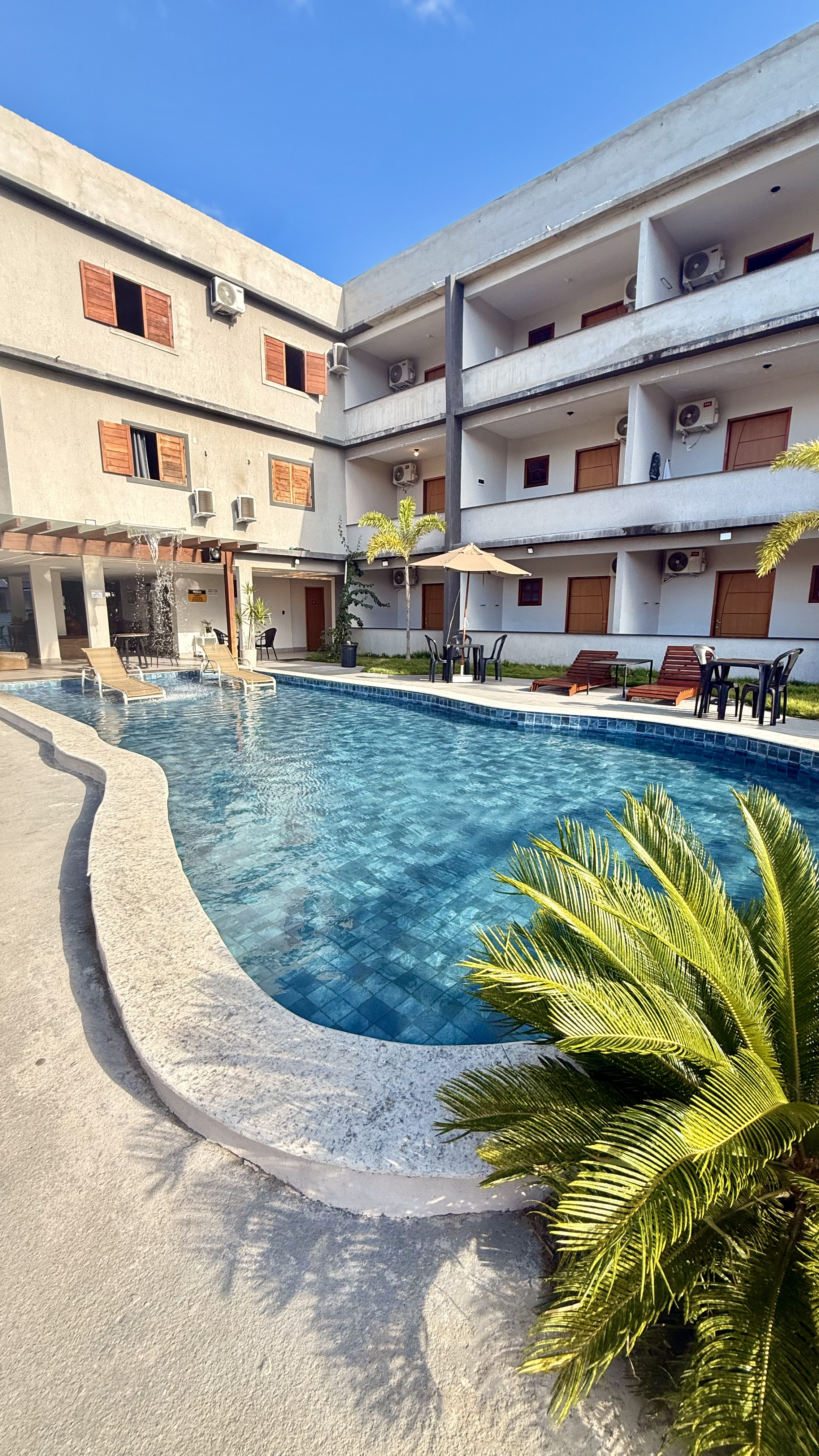 Área de piscina da Maresia Costa Azul em Rio das Ostras
